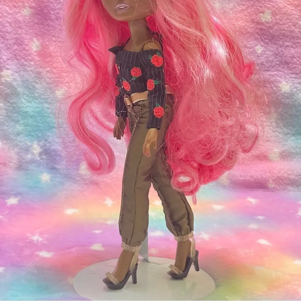 Rainbow  🌈🩷🩷High Dari Roselyn doll